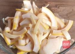 酸菜炒春笋的做法图解1