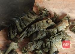 酸菜炒春笋的做法图解2