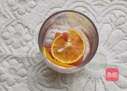 Illustration of how to make two-color cranberry ice drink 2