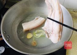 砂锅酸菜白肉的做法图解1