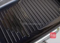 青椒炒谷物米饭的做法图解2