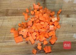 豌豆米炒肉丁的做法图解3