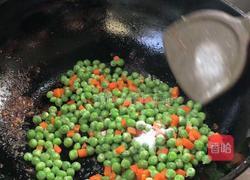 豌豆米炒肉丁的做法图解8