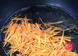 苋菜梗胡萝卜炒肉丝的做法图解6