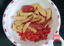 红枣枸杞蒸鸡的做法图解1
