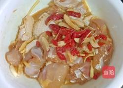 红枣枸杞蒸鸡的做法图解11