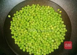 豌豆火腿鸡蛋饼的做法图解1