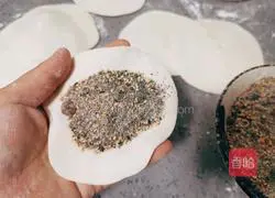 Illustration of making sugar triangle 11