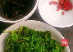 马兰头枸杞拌木耳的做法图解3