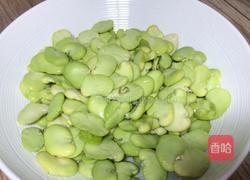 蚕豆米炒鸡蛋的做法图解1