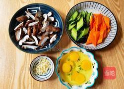 鸡蛋香菇炒时蔬的做法图解2