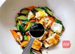 鸡蛋香菇炒时蔬的做法图解10