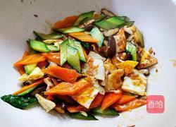 鸡蛋香菇炒时蔬的做法图解13