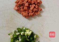 火腿肠煎蛋的做法图解2