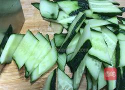 枸杞黄瓜炒鸡蛋的做法图解1