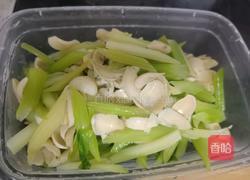 芹菜炒百合的做法图解5