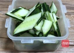 黄瓜炒猪头肉的做法图解2