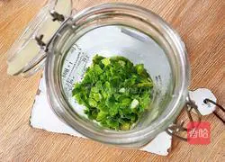 Illustration of making homemade limoncello 8