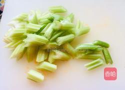 西芹炒白果的做法图解1