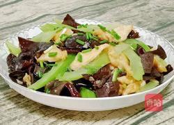 木耳西芹炒鸡肉的做法图解16