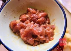 莲花白木耳过油肉的做法图解2