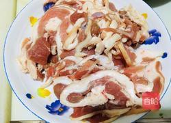 羊肉炒圆葱的做法图解1