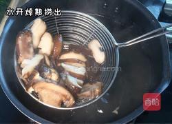番茄虾仁香菇炒面的做法图解2