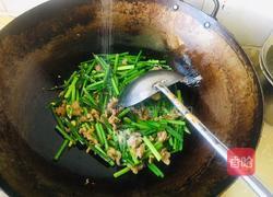 韭菜苔炒牛肉的做法图解5