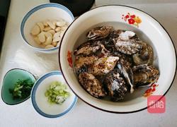 蒜蓉粉丝蒸生蚝的做法图解2
