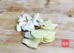 黄瓜焖豚肉的做法图解3