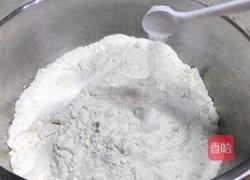 韭菜盒子的做法图解1