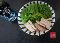 苦瓜炒咸肉的做法图解1