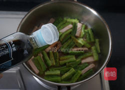 苦瓜炒咸肉的做法图解7