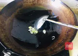 Illustration of how to make fried eggplant with green pepper and tomatoes 1