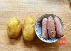 烤土豆香肠的做法图解1