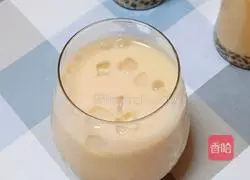 Illustration of how to make pearl milk tea 16