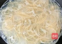 香肠鸡蛋炒意面的做法图解6