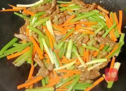 芹菜胡萝卜炒牛肉的做法图解13