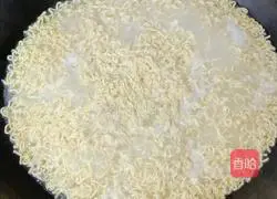 Illustration of how to make fried instant noodles with meatballs and sausages 8