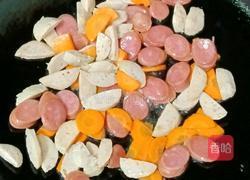 肉丸香肠炒泡面的做法图解13