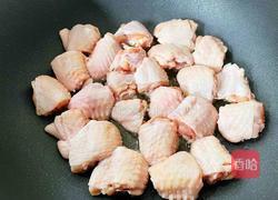 香菇栗子焖鸡翅的做法图解3