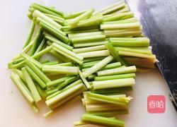 香芹炒牛肉的做法图解2