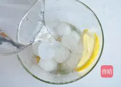 Illustration of how to make summer yellow-skinned sparkling water 6