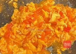 花费10元的上班美味便当丨西红柿炒蛋白灼娃娃菜照烧洋葱炒牛肉的做法图解3