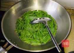 炝拌红薯梗的做法图解2