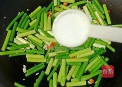 蒜苔炒牛肉的做法图解12