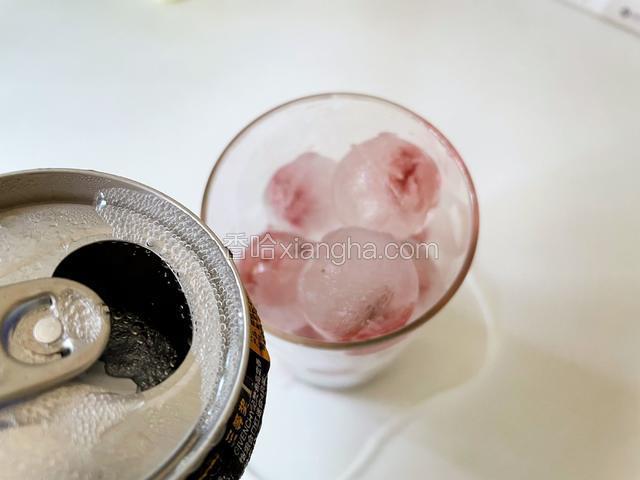 加入气泡水八分满