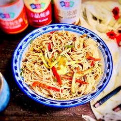 酸辣黄瓜拌面的做法[图]