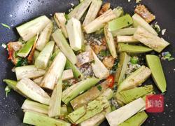 咸鱼烧茄子的做法图解7