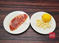蒜香柠檬煎牛排的做法图解1